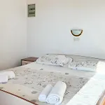 Διαμέρισμα 2 Bedroom Amazing In Rab