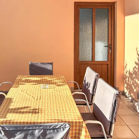 2 Bedroom Amazing In Rab Διαμέρισμα