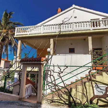 Διαμέρισμα 2 Bedroom Amazing In Rab *
