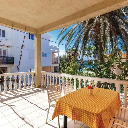 2 Bedroom Amazing In Rab Ραμπ
