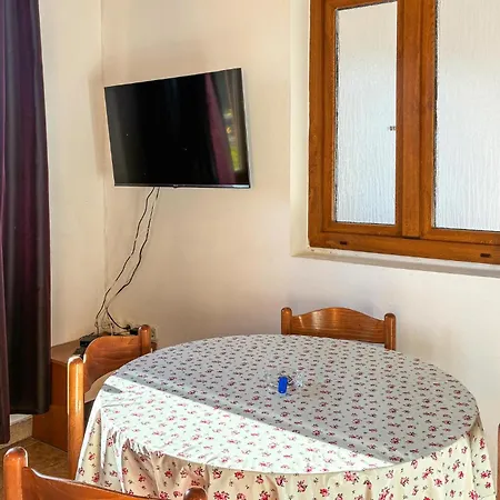 2 Bedroom Amazing In Rab