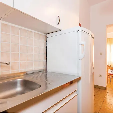 2 Bedroom Amazing In Rab * Ραμπ